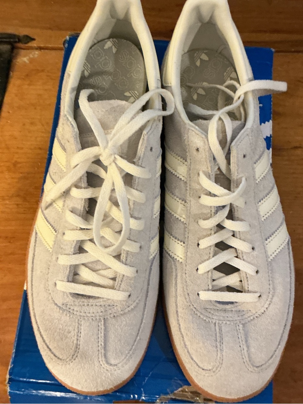 adidas handball Spezial W size 10 women’s IF6491 style. Box has some damage